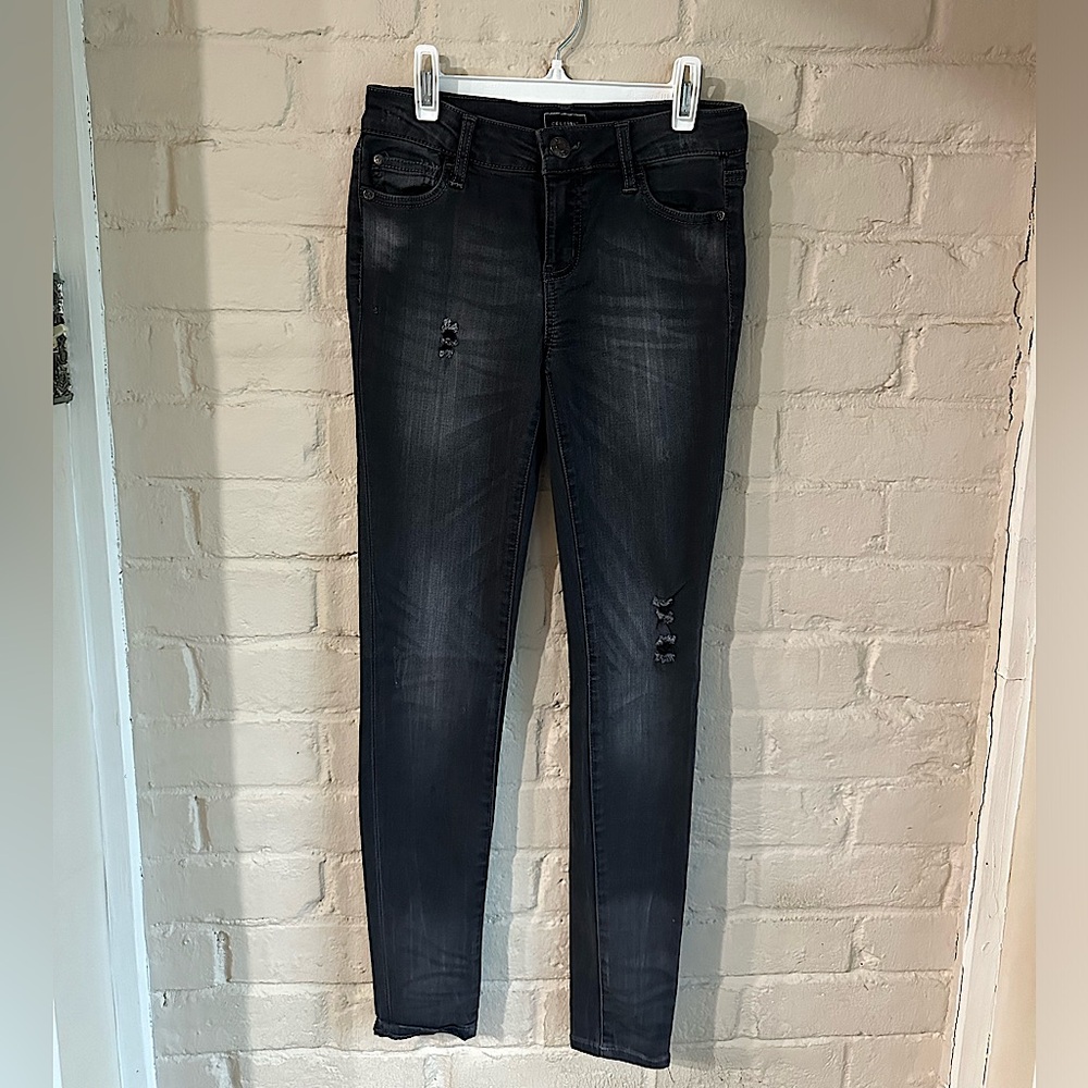 Celebrity Pink size 3 black dark wash skinny jeans stretchy comfy
